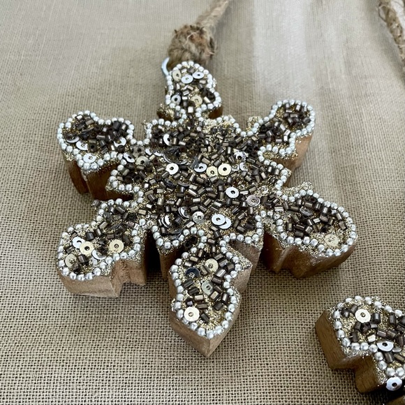 Wood snowflake ornaments. Handmade ornaments - Picture 5 of 6